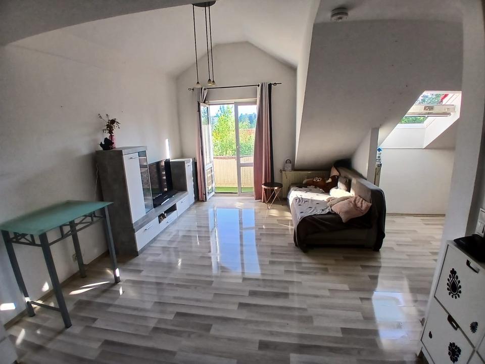 Thumbnail-1, 5 Zimmerwohnung mit Balkon in Homburg Uninähe
