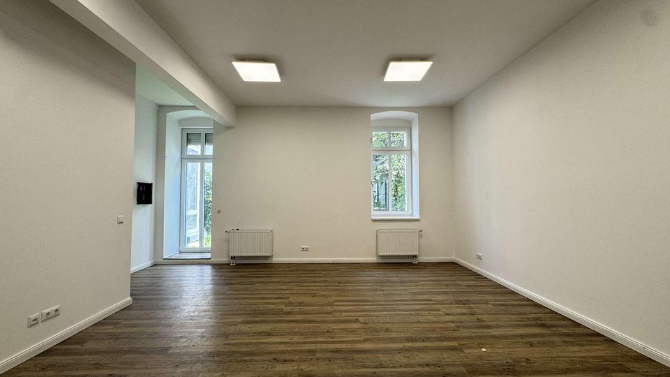 Thumbnail-Kompaktes Gewerbe mit Schaufensterfront !