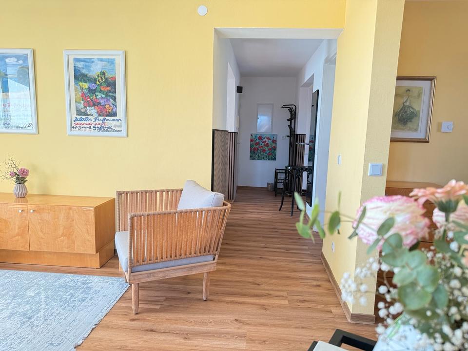 Thumbnail-2,5-Zimmer-Wohnung möbliert mit Einbauküche und Loggia