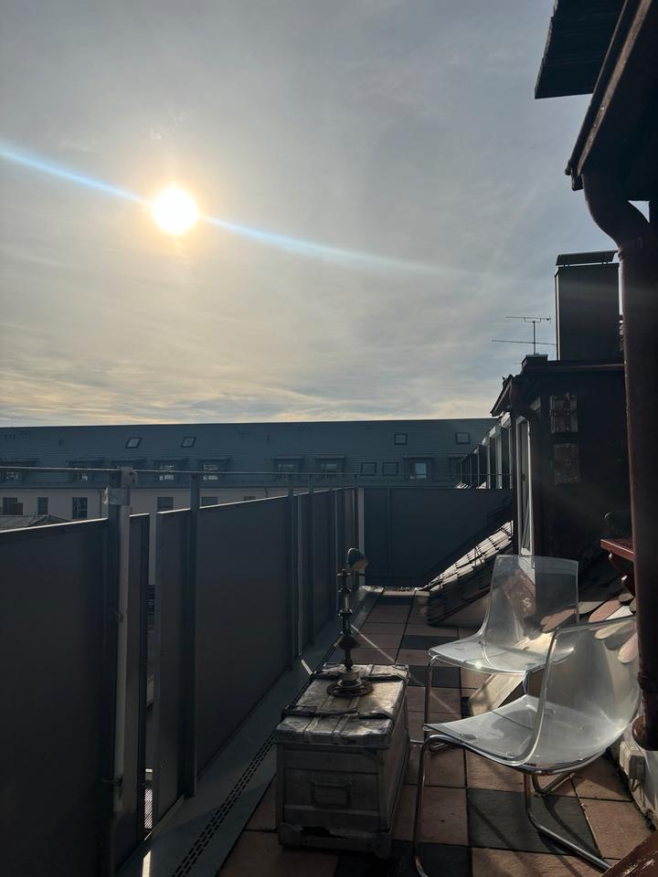 Thumbnail-helle 2,5 Zimmer Wohnung über den Dächern Münchens, Moosach WG U3