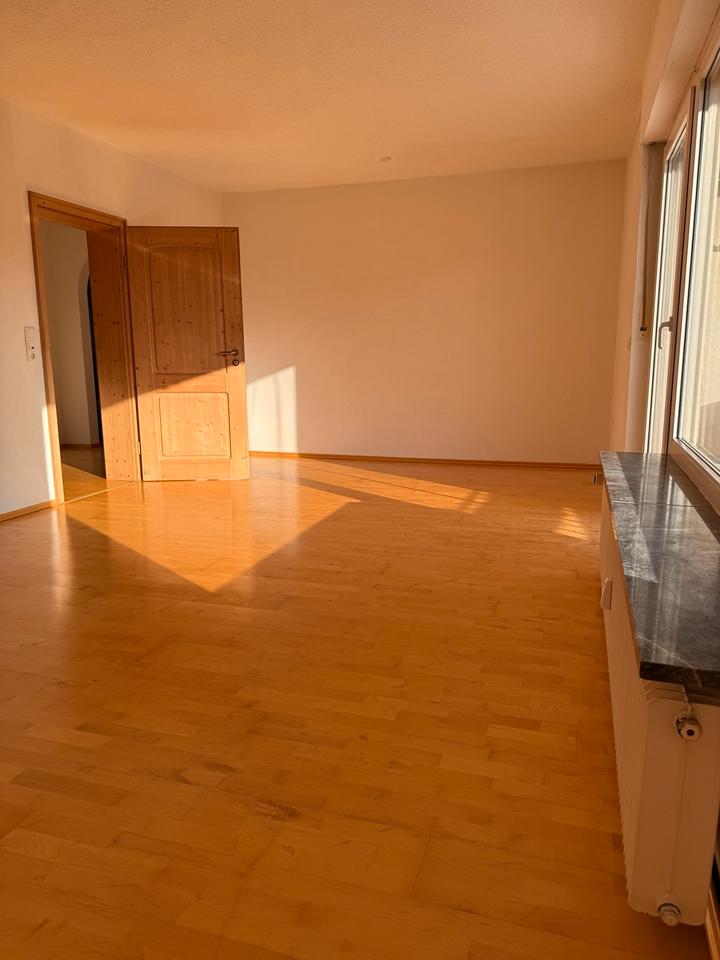 Thumbnail-2,5 Zimmer-Wohnung mit viel Licht & Balkon in Kürnach