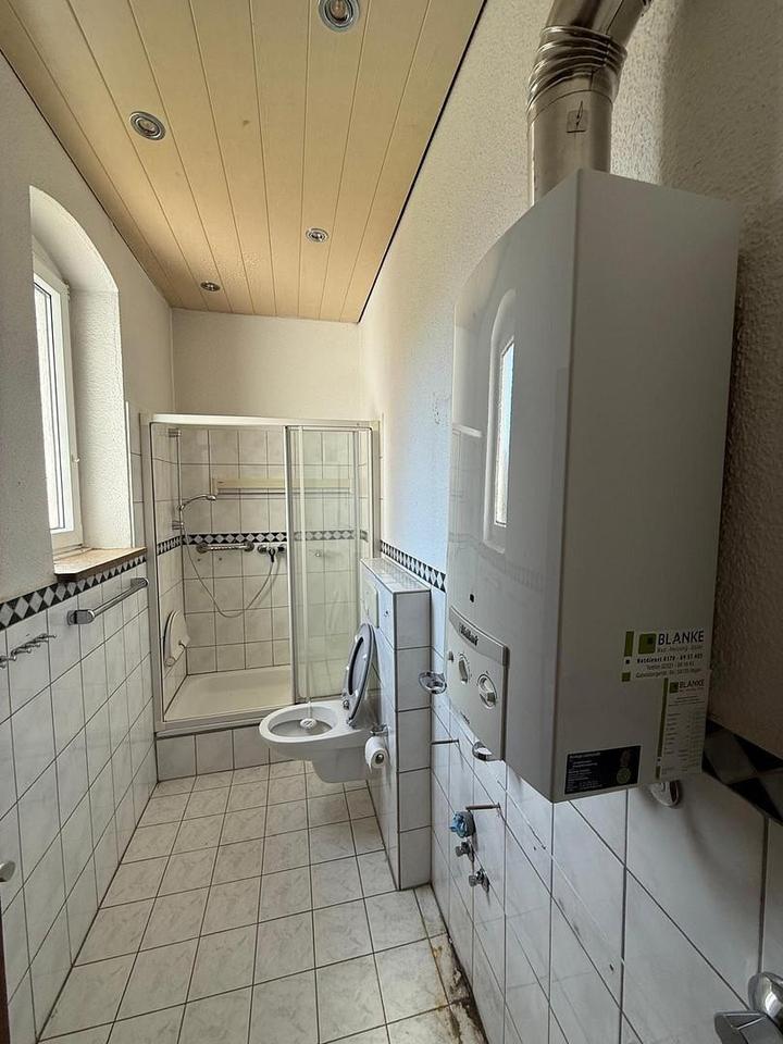 Thumbnail-Großzügige 3 Zimmer Wohnung mit Altbaucharme