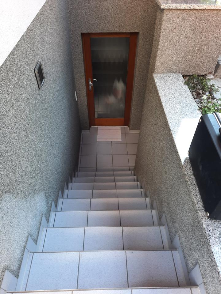 Thumbnail-Helle 2 Zimmer Single Wohnung im Souterrain zu vermieten