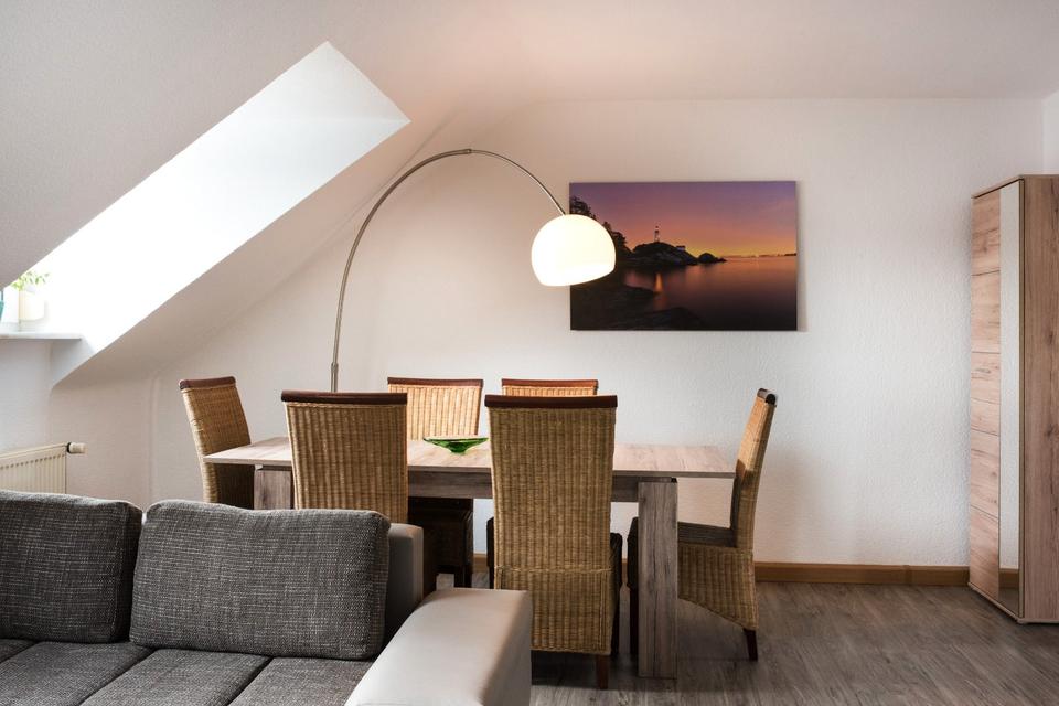 Thumbnail-3-ZIMMER-WHG. ÜBER DIE GANZE ETAGE (Jobcenter-geeignet)