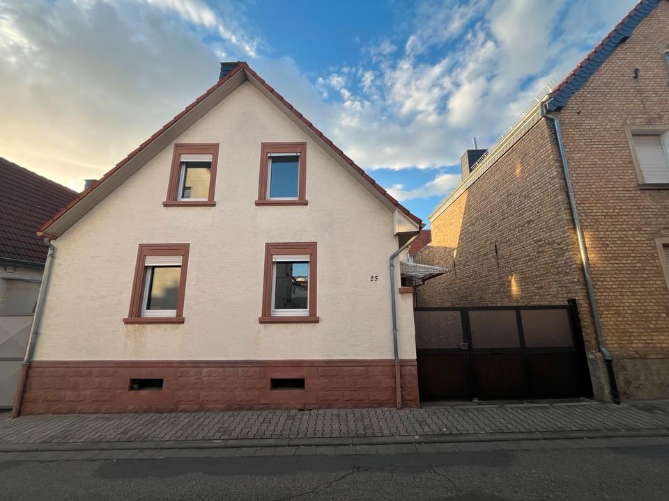 Thumbnail-Charmantes Haus mit EBK in Top-Lage - 4SZ