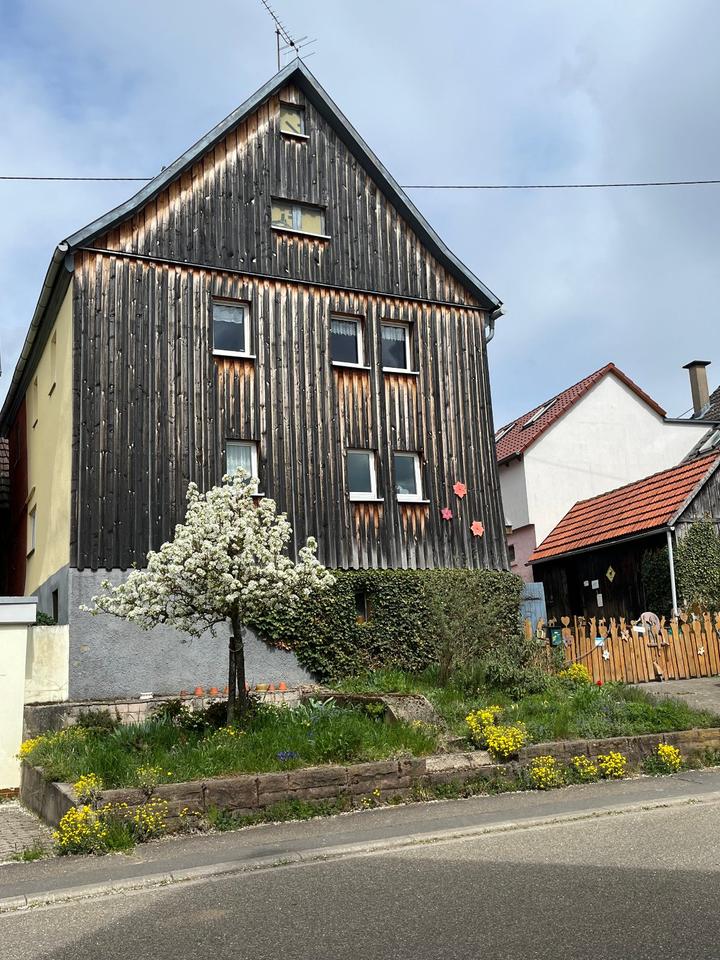 Thumbnail-Älterer kleiner Bauernhof mit Scheune, Stall, div. Schuppen