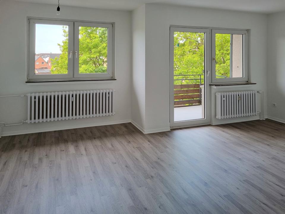 Thumbnail-Renovierte 3-Zimmer-Wohnung mit Balkon + PKW Stellplatz