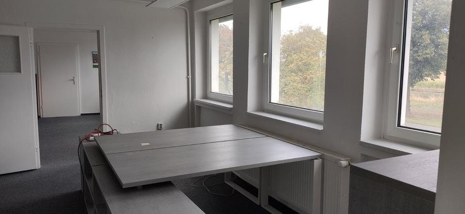 Thumbnail-helle Büroräume in Kölleda zu vermieten OPTIONAL: mit vielen Stellplätzen