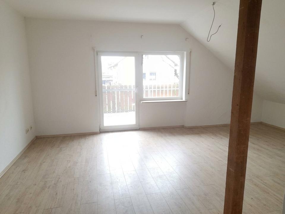 Thumbnail-3 Zimmer Wohnung im 1.OG (DG) mit großem Balkon und Einbauküche