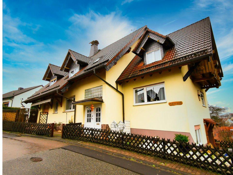 Thumbnail-PRIVAT: Großzügiges Zweifamilienhaus in ruhiger Gegend