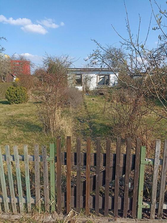 Thumbnail-Kleingarten mit Steinlaube - Renovierungsbedürftig