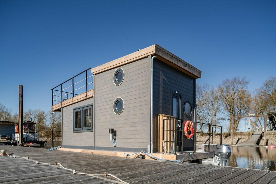 Thumbnail-Hausboot mieten: Hausbooturlaub AGATHE, Ferienhaus auf dem Wasser