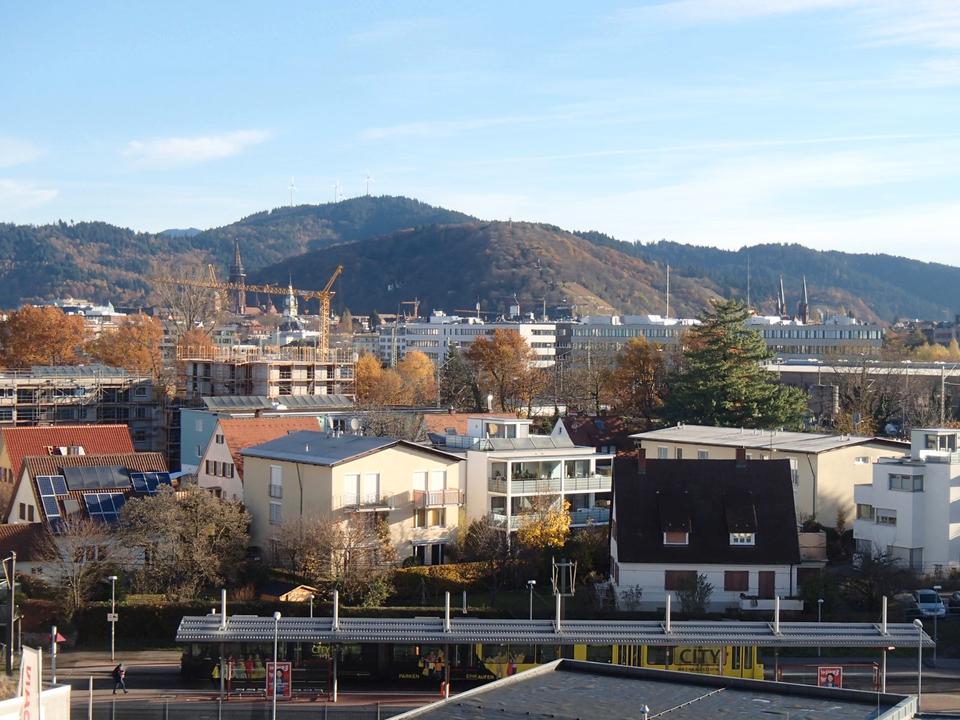 Thumbnail-Saniert: leerstehende 2,5-Zimmer Wohnung im 6. OG mit Balkon 66qm