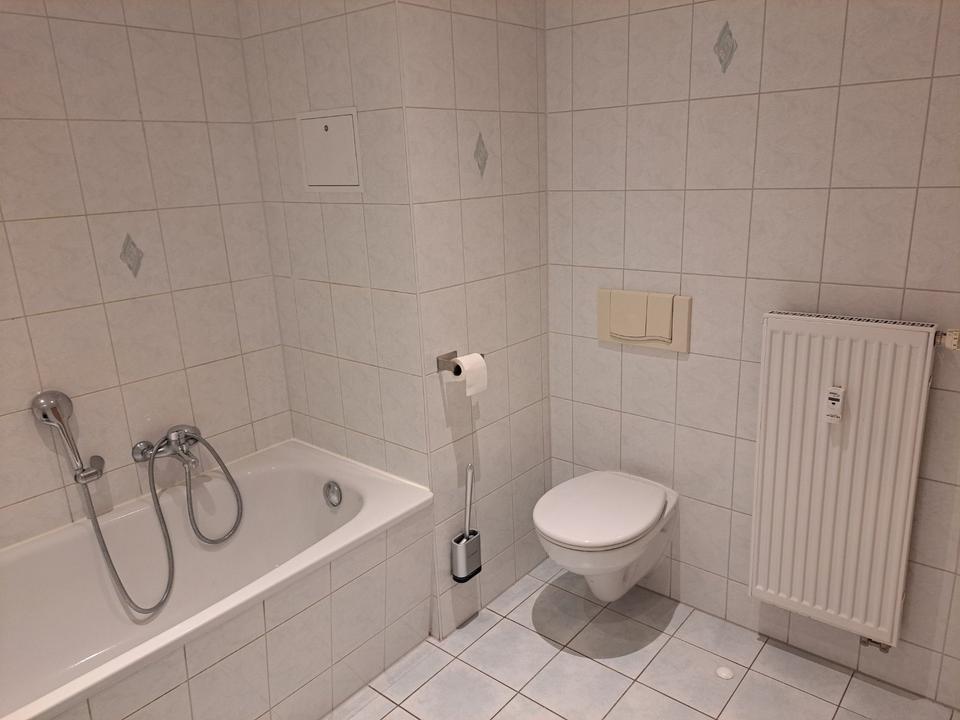 Thumbnail-Dreiraumwohnung mit Balkon zu vermieten im Dachgeschoss