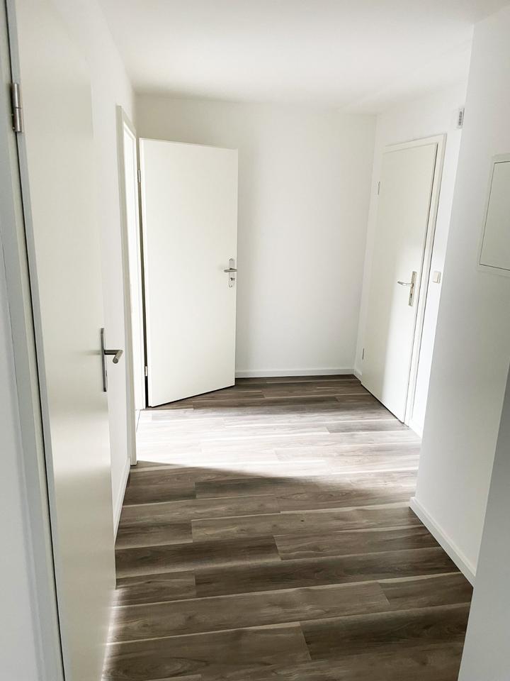 Thumbnail-Sehr schöne 3- Raum Wohnung im DG !!!NEU SANIERT!!!