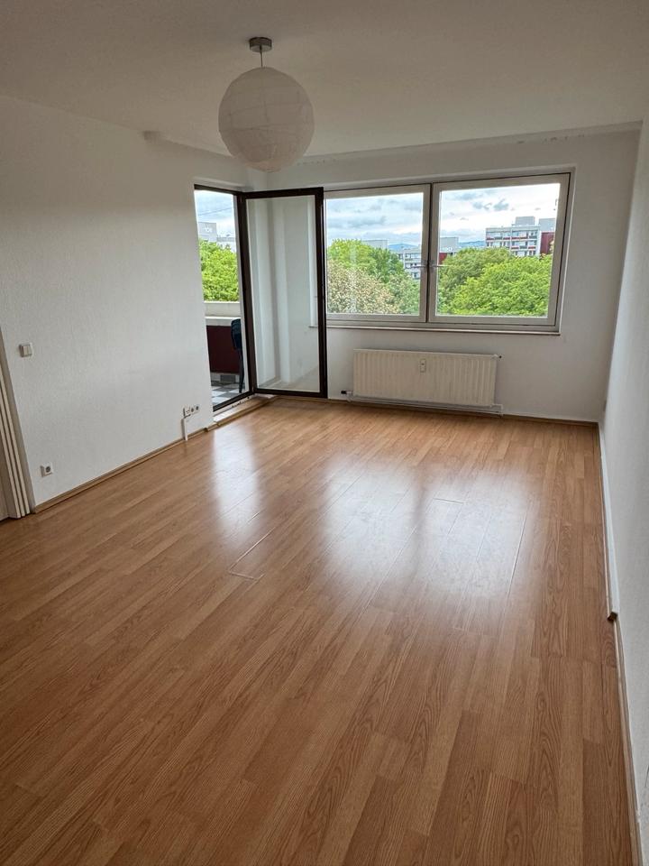 Thumbnail-Helle 2-Zimmer-Wohnung mit Balkon in Frankfurt-Bonames