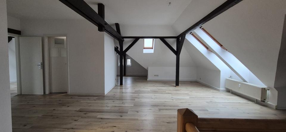 Thumbnail-Moderne DG-Wohnung mit neuer Einbauküche + PKW-Stellplatz