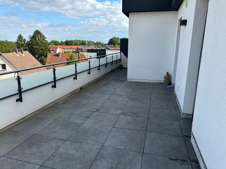 Thumbnail-Frisch gestrichene Penthousewohnung mit großzügiger Dachterrasse