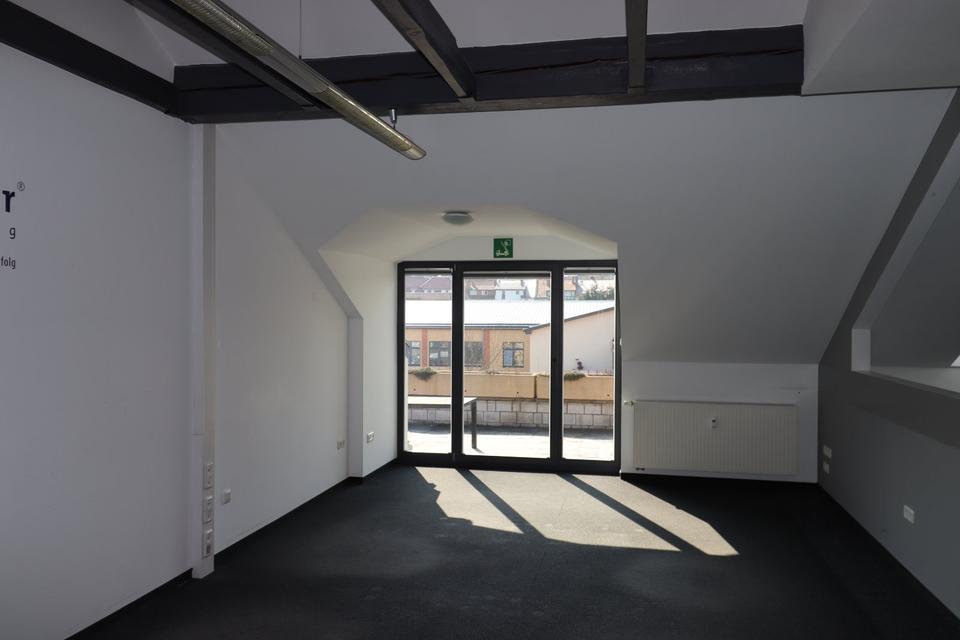 Thumbnail-1,5 Zimmer Whg. mit Dachterrasse ab sofort zu mieten!