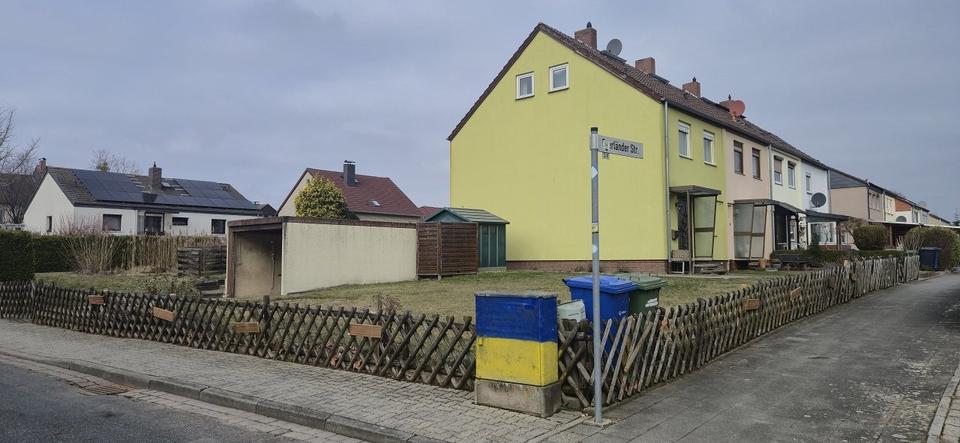 Thumbnail-Reihenendhaus mit großem Grundstück und Entwicklungspotenzial