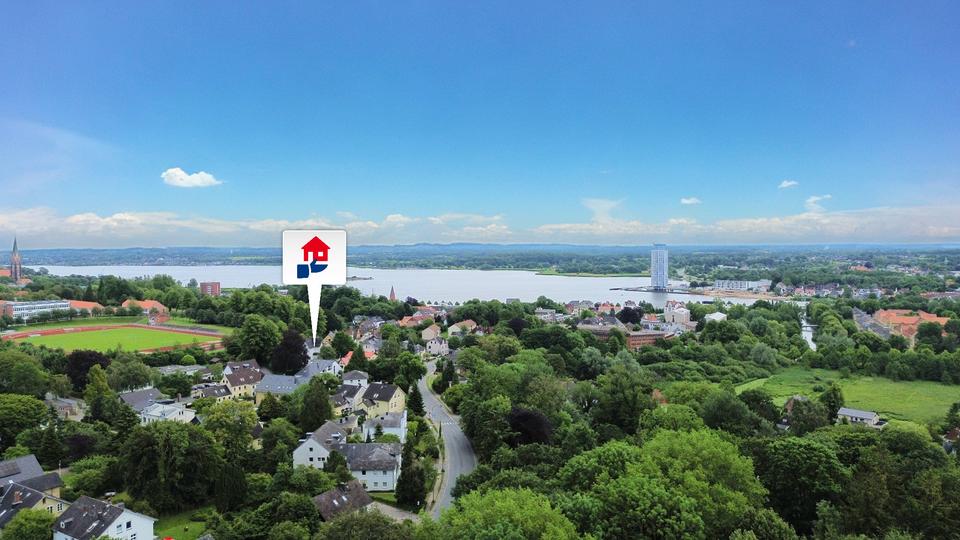 Thumbnail-Mit Schleiblick- Stilvolle Dachgeschosswohnung zentral in Schleswig
