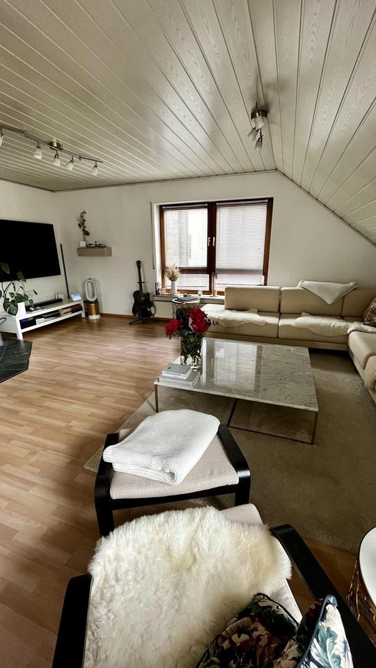 Thumbnail-Lichtdurchflutete 3,5-Zimmer-Dachgeschosswohnung mit Balkon, Wärmepumpe und PV-Anlage