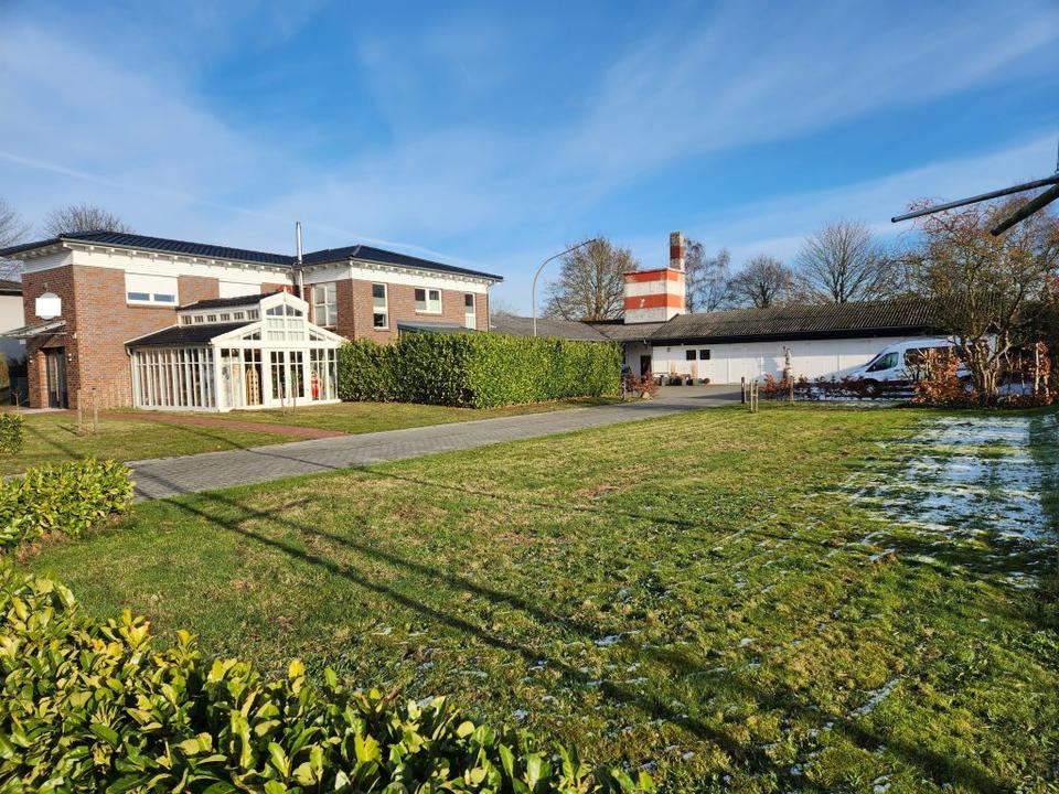 Thumbnail-großes 2 Familienhaus + Gewerbe Hallen Jadebusen mit Potential