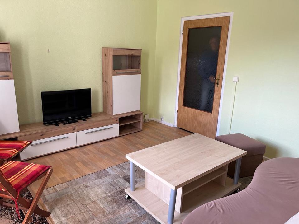 Thumbnail-Kleine Sonnige Zweiraumwohnung mit Balkon und PKW Stellplatz