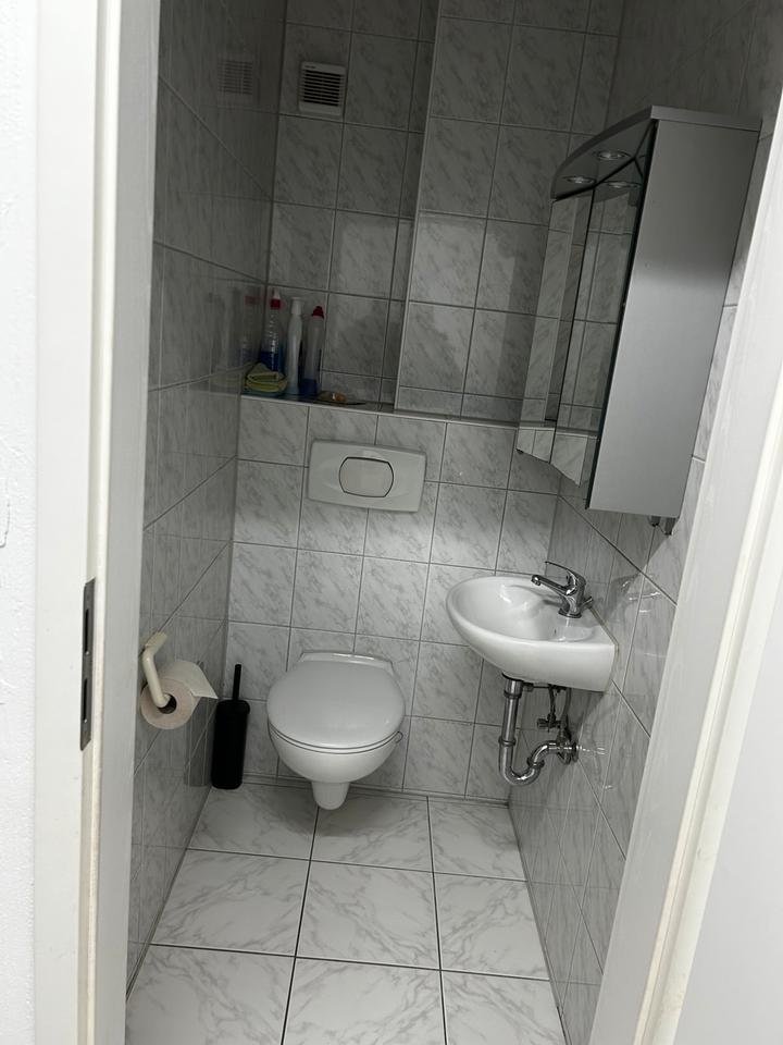 Thumbnail-Dachgeschosswohnung mit 6 Zimmern und Balkon - ab 01.03.2026 frei