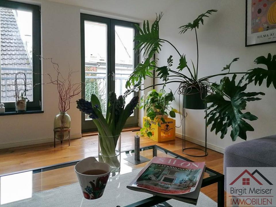 Thumbnail-* Buschstraße * Dachgeschoss * Sanierter Altbau * Zentrum * Balkon * Dusche und Wanne * Eichenparkett *