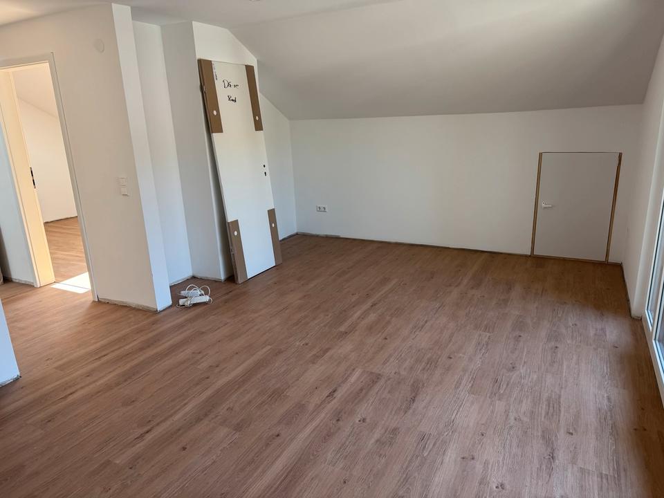 Thumbnail-Frisch sanierte 2 Zimmer DG-Wohnung mit Balkon und Waldblick