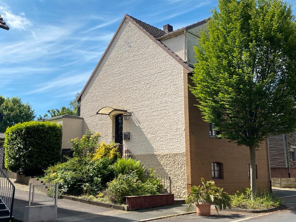 Thumbnail-Freistehendes Einfamilienhaus mit Garten