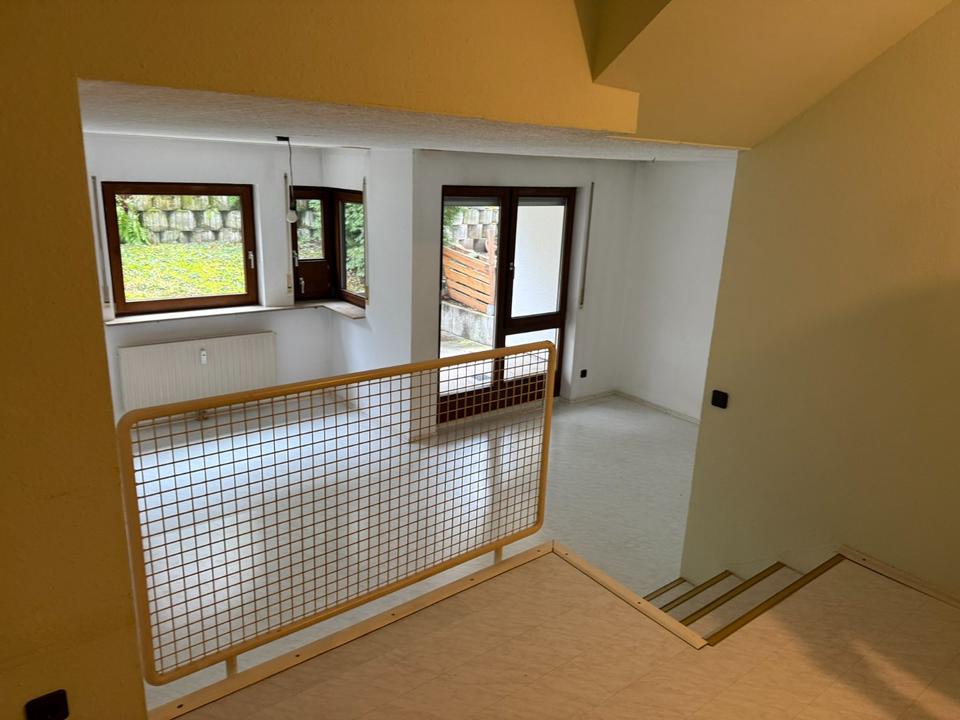 Thumbnail-Ditzingen-Zentrum: 2,5 Zimmer mit neuer EBK, TG-Stellplatz und Te