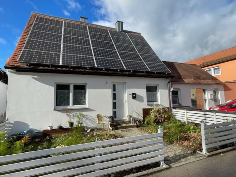 Thumbnail-Haus mit Anbau und PV Anlage