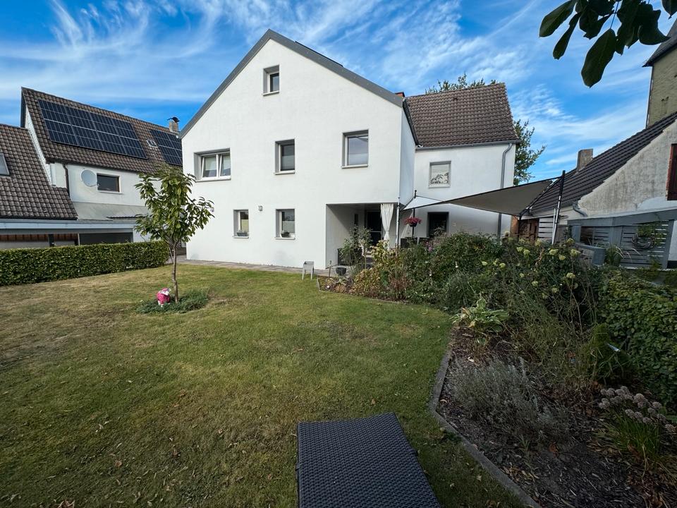 Thumbnail-Modernisiertes, freistehendes Ein- bis Zweifamilienhaus