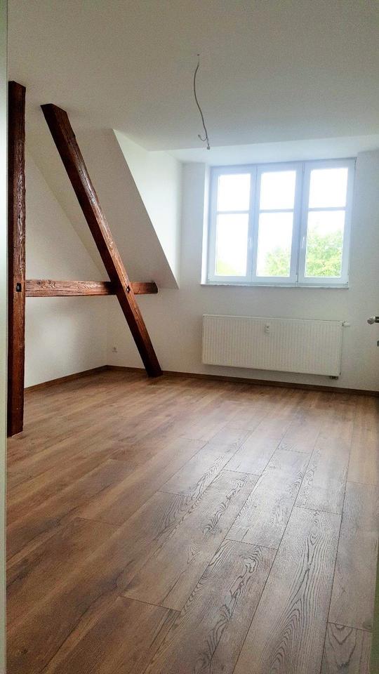 Thumbnail-SINGLE-TRAUM MIT DESIGNBAD + Loggia + individuell mit BALKEN und SCHRÄGEN