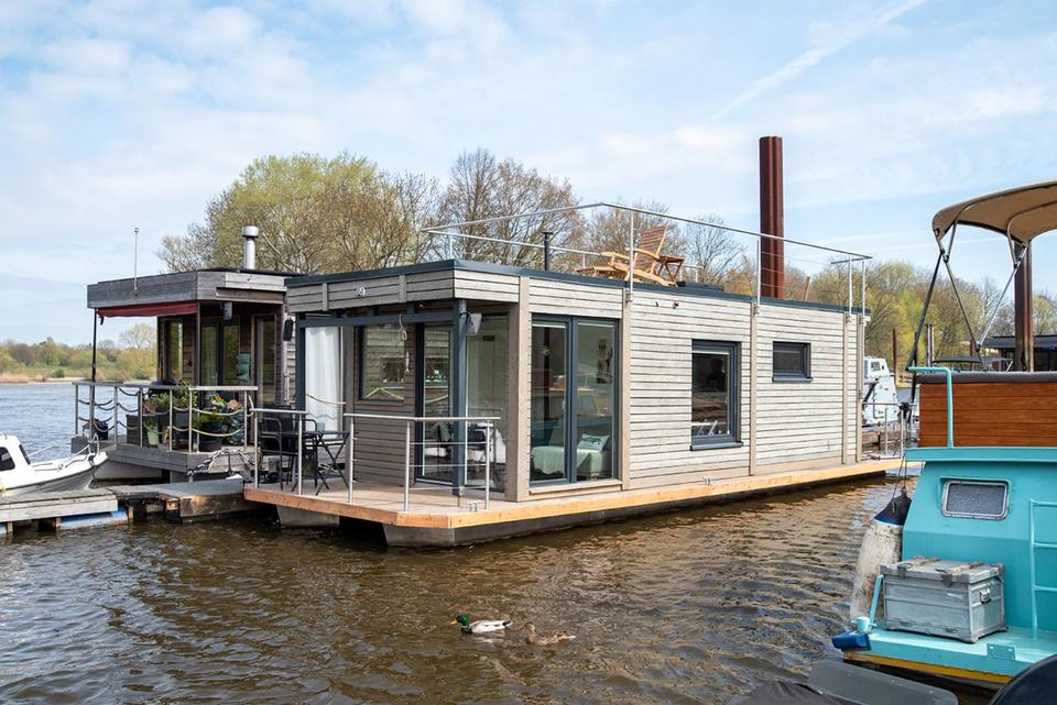 Thumbnail-Hausboot WILMA mieten: Urlaub auf dem Wasser buchen - Ferienhaus