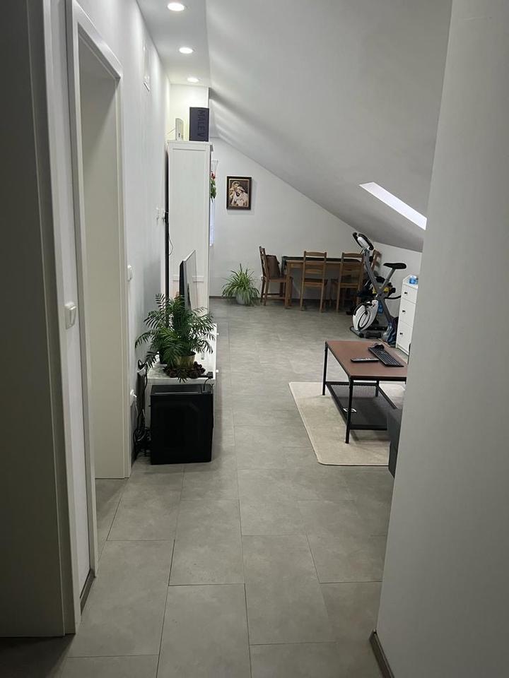 Thumbnail-Schöne 2-Zimmer-Dachgeschosswohnung ca. 65 m² inkl. Einbauküche