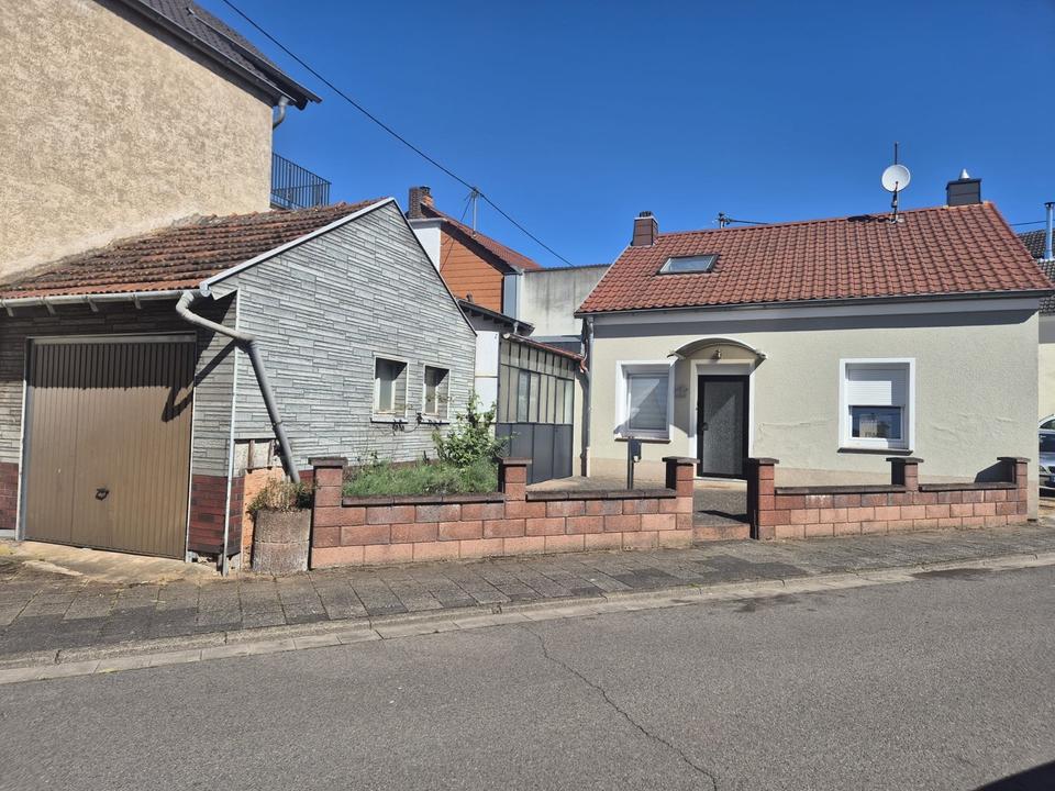 Thumbnail-Freistehendes Einfamilienhaus mit Garage & Terasse in SLS-Roden