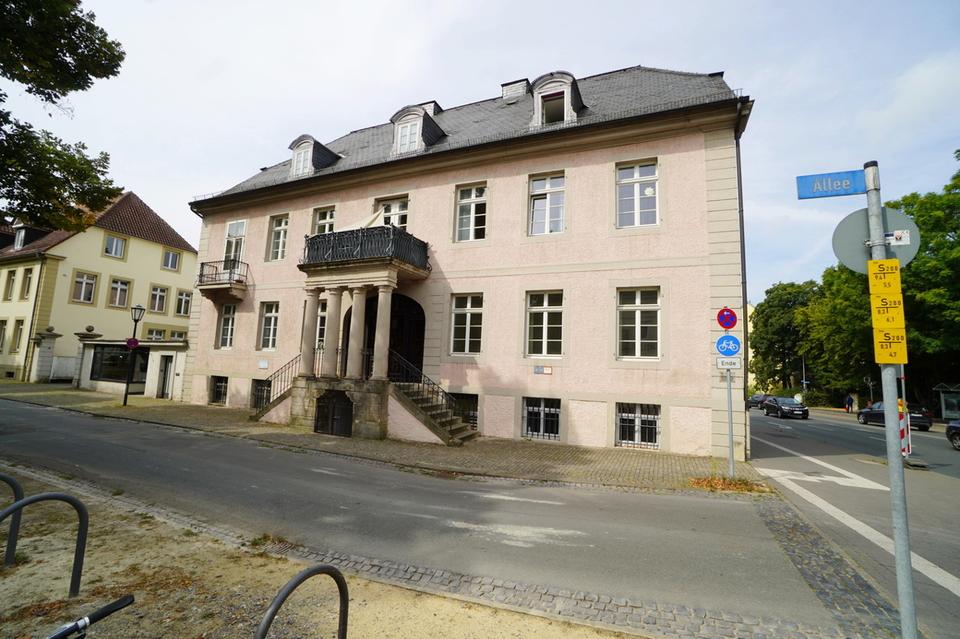 Thumbnail-Büro- oder Praxisräume im Hochparterre in einem denkmalgeschützten Gebäude im Zentrum von Detmold