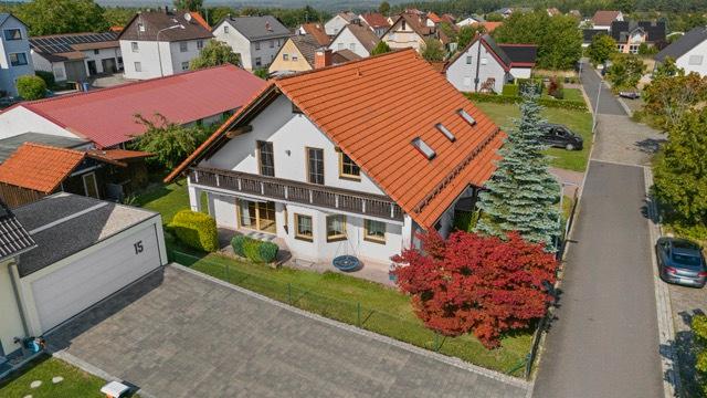 Thumbnail-Moderne 4-Zimmer Wohnung mit Balkon, Schwedenofen und Einbauküche