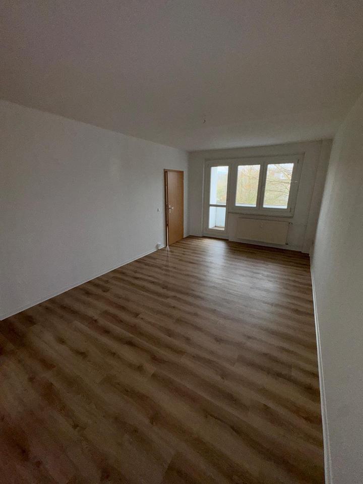 Thumbnail-Helle geräumige 4-Raum-Wohnung mit Wannenbad, Balkon, Keller