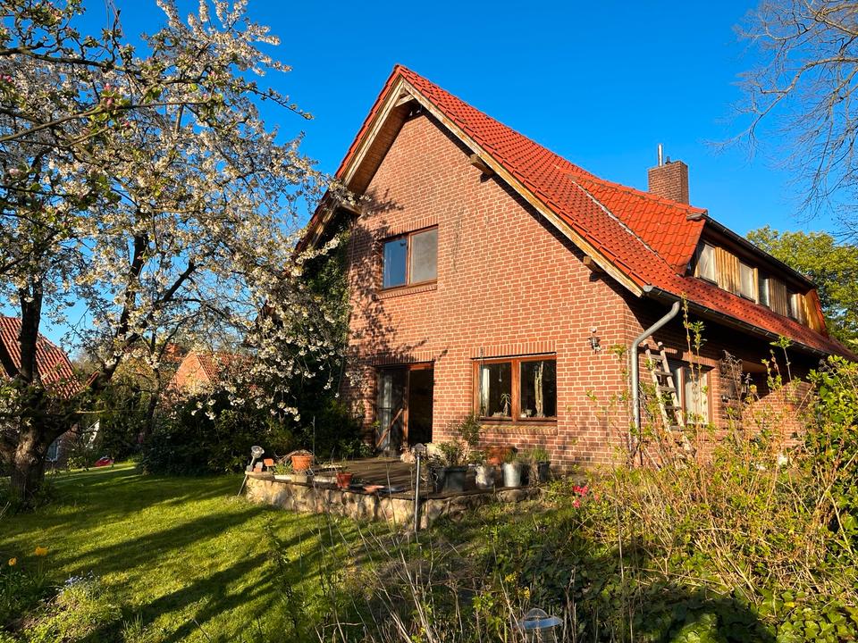 Thumbnail-Idyllisches Einfamilienhaus mit Garten & Tiefgarage