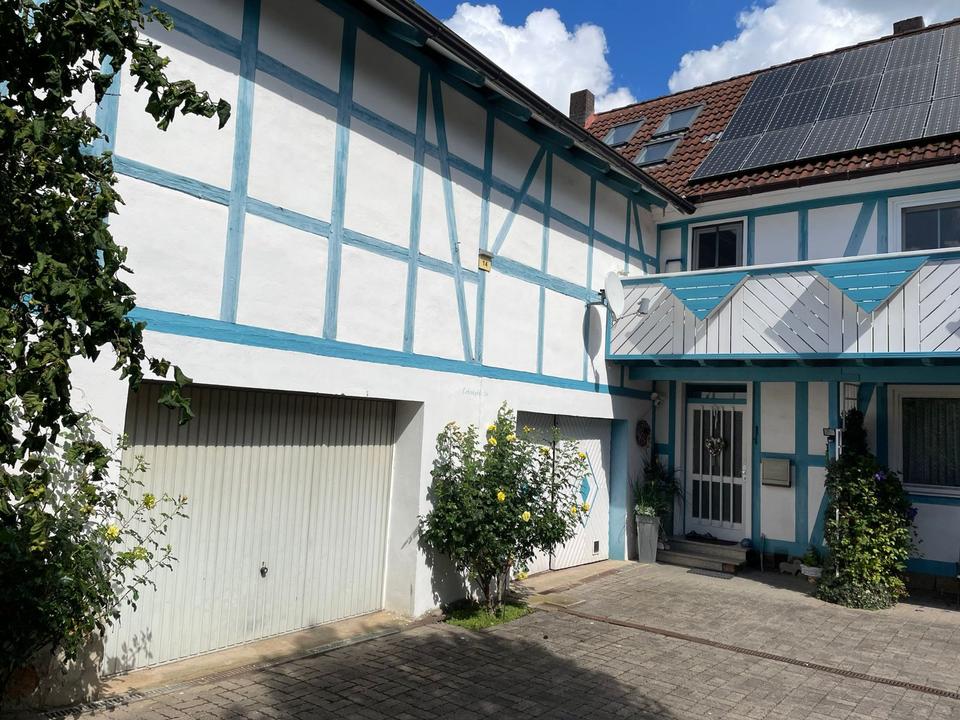 Thumbnail-Charmantes Zweifamilienhaus mit großem Grundstück und Bauland