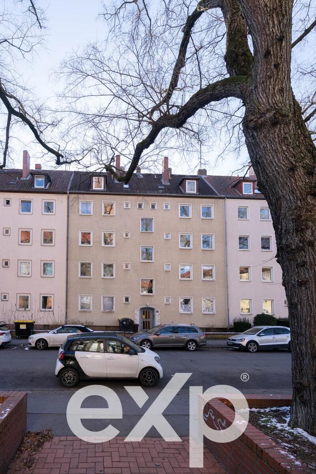 Thumbnail-Frisch-vollsanierte möblierteunmöblierte 2 Zimmer DG-Wohnung mit Wohnküche inkl. EBK, WG-geeignet