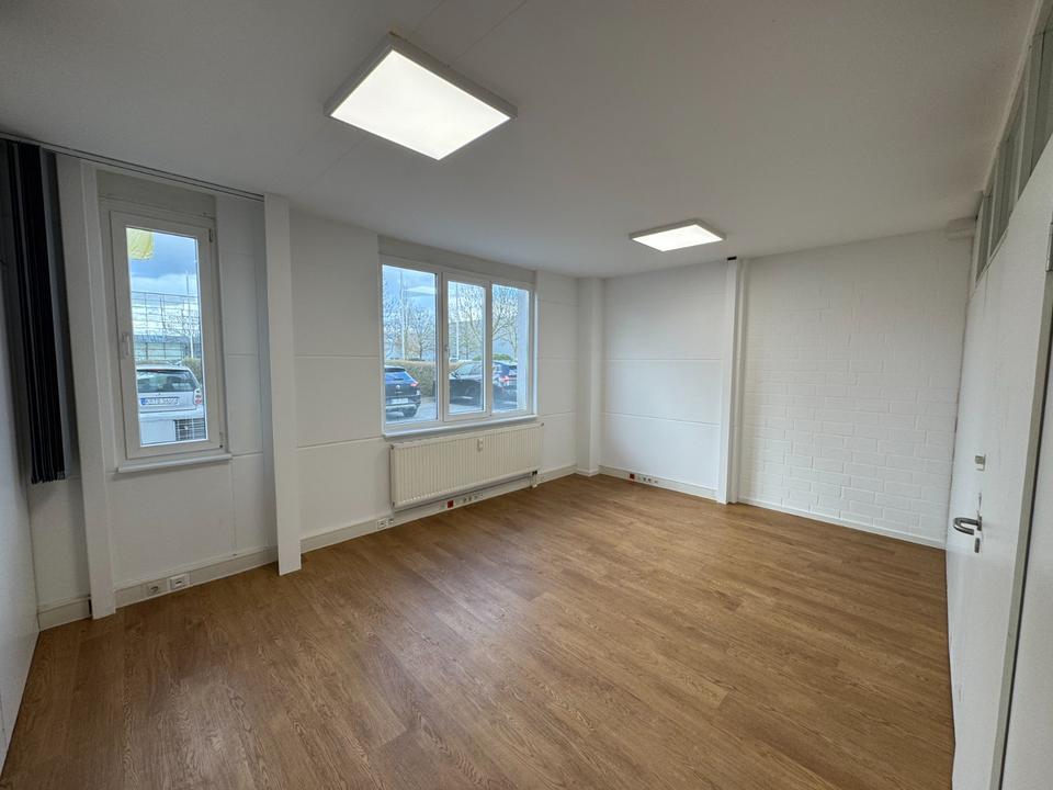 Thumbnail-22m² Büro Kanzlei OFFICE CENTER inkl. KLIMA, Glasfaser und Nebenkosten ALLin! viele Parkplätze!