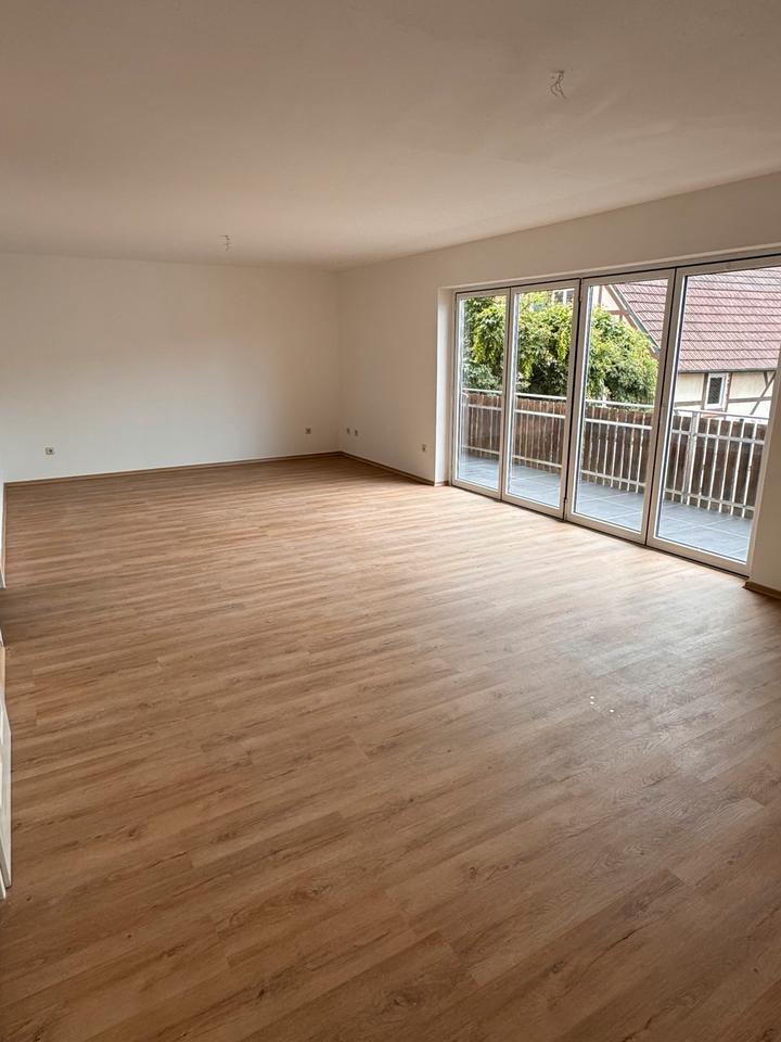 Thumbnail-Helle 3 Zi-Whg. mit großem Balkon und Stellplatz