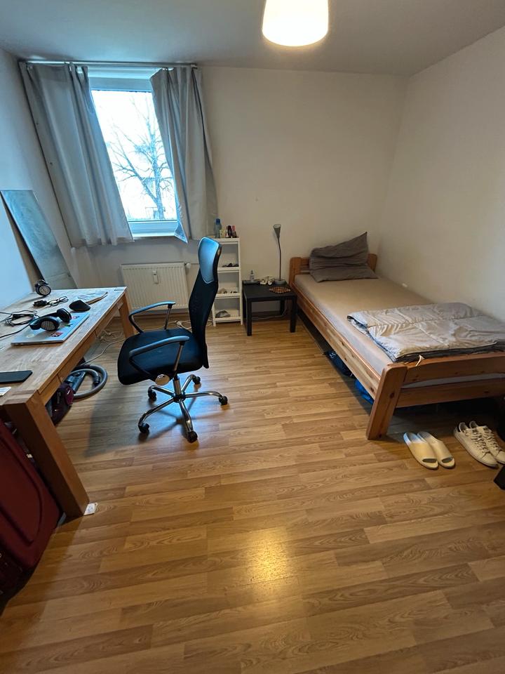 Thumbnail-Private room Available