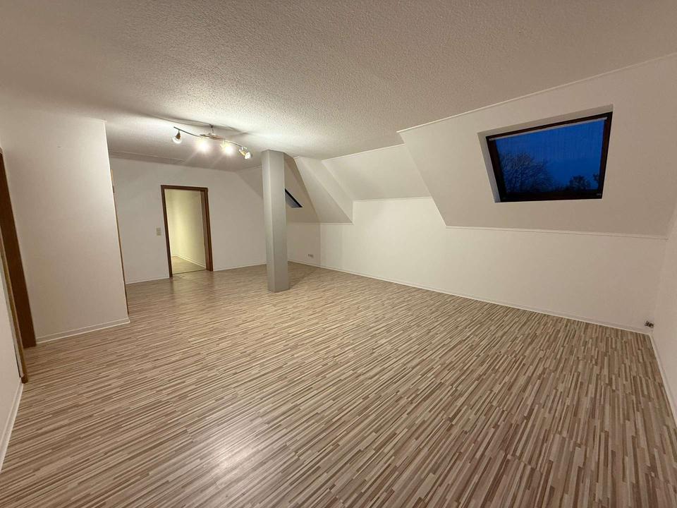 Thumbnail-Schöne zwei Zimmer Dachgeschosswohnung mitten in Lage