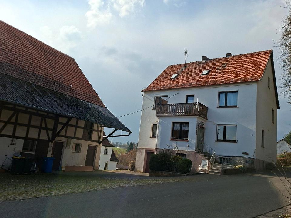 Thumbnail-Bauernhaus mit Scheune, Nebengebäuden, Hof u. Gartenflächen